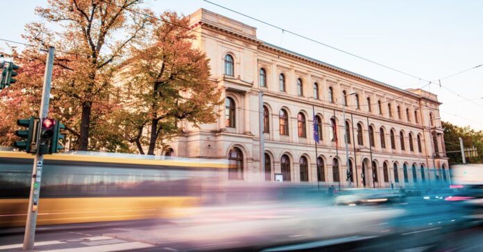Blick auf das Bundesverkehrsministerium in Berlin