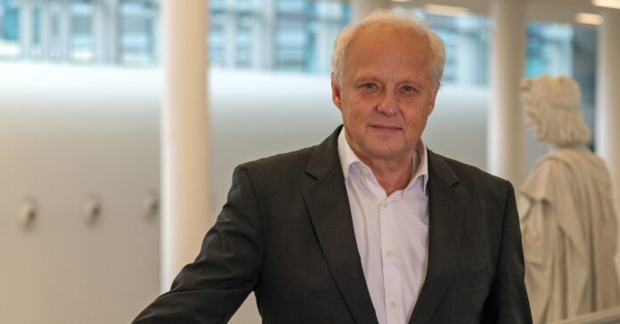 Prof. Dr. Thomas Lenk ist Direktor des Instituts für Öffentliche Finanzen und Public Management und Inhaber des Lehrstuhls für Finanzwissenschaft an der Universität Leipzig.