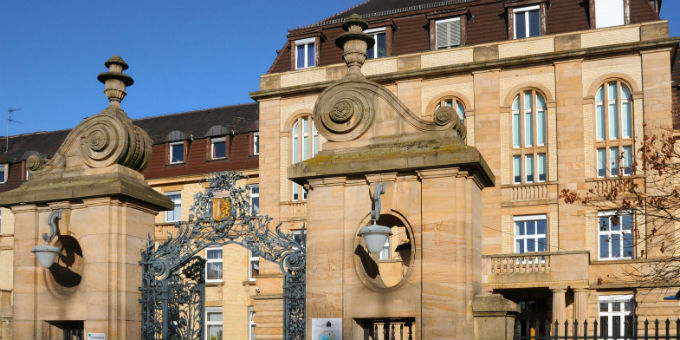 Der Haupteingang der Uniklinik Mannheim