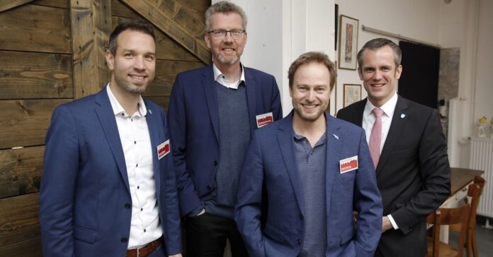 Beim Treffen des Bündnisses „Für die Würde unserer Städte“ in Offenbach: der Offenbacher Kämmerer Martin Wilhelm, Christoph Gerbersmann, Martin Murrack und Offenbachs Oberbürgermeister Felix Schwenke (von links).