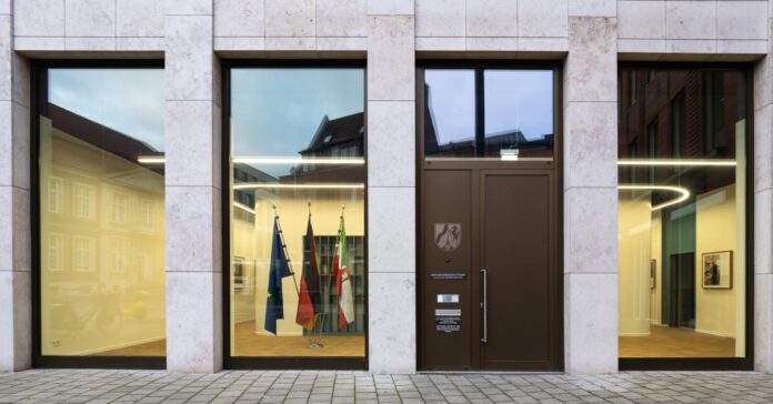 Acht kreisfreie Städte aus NRW haben erneut Verfassungsbeschwerde beim Verfassungsgerichtshof des Landes in Münster erhoben.