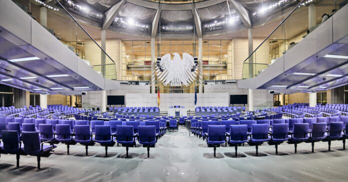 Plenarsaal des Bundestages. Foto: Schepers Photography - stock.adobe.com
