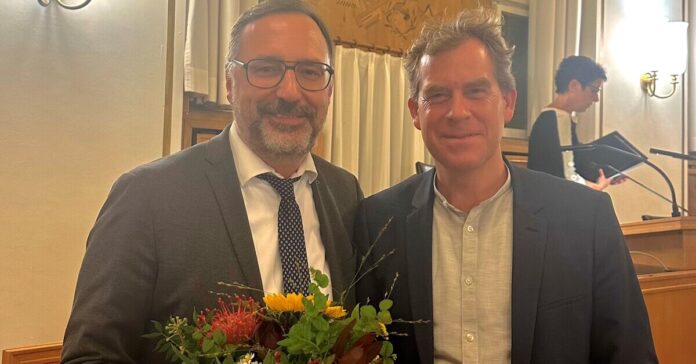 Kiels Kämmerer Christian Zierau (links) und OB Ulf Kämpfer nach der Wiederwahl