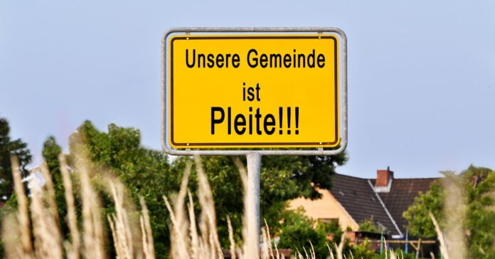 Immer mehr Kommunen schreiben tiefrote Zahlen: Steigende Sozialausgaben, ein Investitionsstau von 200 Milliarden Euro und sinkende Steuereinnahmen belasten die Haushalte massiv. Quelle: Marco2811-stock.adobe.com
