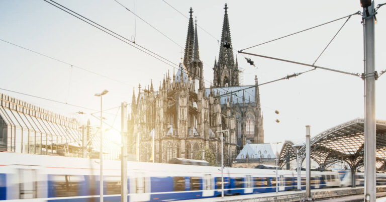 Die KfW Ipex-Bank finanziert Infrastrukturinvestitionen in Köln. (Foto: MKS – stock.adobe.com)