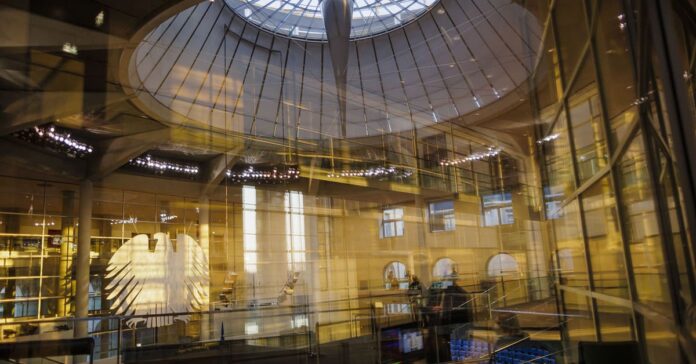 Blick in den Plenarsaal des Deutschen Bundestags (Foto: Thomas Trutschel / photothek)