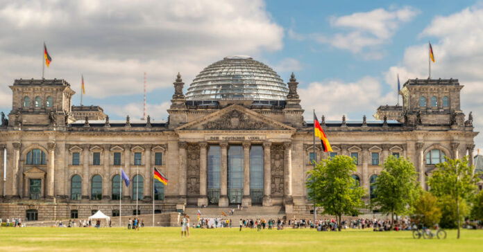 Die Bundesregierung hat eine Reform des Vergaberechts angestoßen – die hinter den Erwartungen von Experten zurückbleibt.