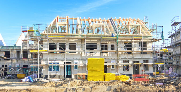 Bundesbauministerin Verena Hubertz will mit dem „Bauturbo" Tempo machen – beim Planen, Genehmigen und Bauen. (Foto: Lichtwolke99 - stock.adobe.com)