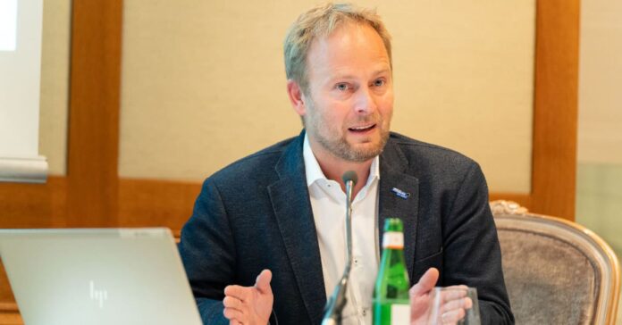 Martin Murrack als Referent auf dem Deutschen Kämmerertag 2025 in Berlin (Foto: FBM/Johannes Jost)