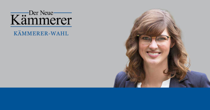 Maike Leipholz fährt aufgrund dienstlicher Termine mit dem Auto ins Rathaus, dort angekommen nimmt die Kämmerin dann aber immer die Treppe (Foto: Thomas Seuthe / Montage: DNK).