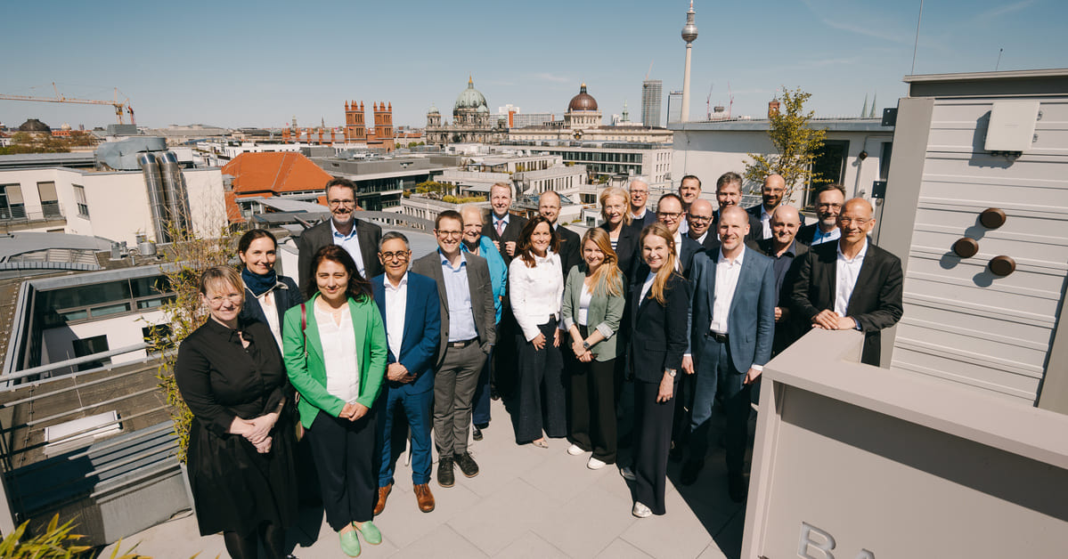 Auf der Dachterrasse des Deutschen Städtetags in Berlin: Der DNK-Fachbeirat diskutierte über die kommunale Finanzmisere (Bild: Markus Braumann Foto).