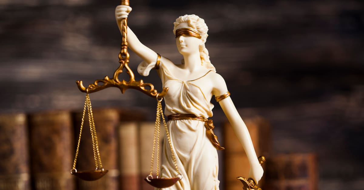Zwei Jahre und sechs Monate Haft - ohne Bewährung: so lautet das Urteil für den früheren Oberbürgemeister von Regensburg. Bild: Foto: Sebastian Duda - stock.adobe.com