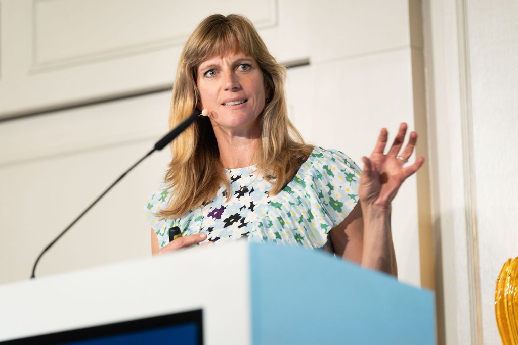 Prof. Dr. Maja Göpel, Transformationsforscherin und Nachhaltigkeitsexpertin, bildetet den Abschluss des 22. Deutschen Kämmerertags (Foto: DNK / Johannes Jost).